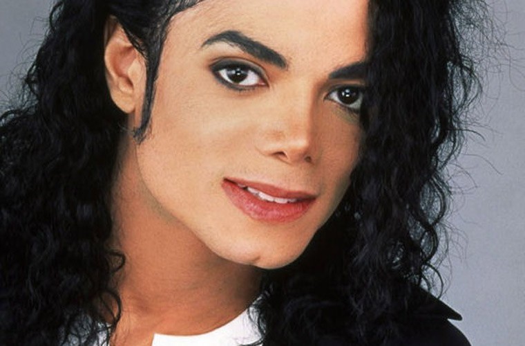 Khuon mat Michael Jackson bi pha hong the nao sau dao keo-Hinh-4